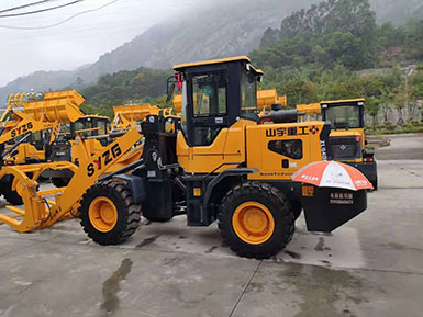 恭喜羅總喜提新車，山宇裝載機(jī)940走起，山宇重工，助您成功！